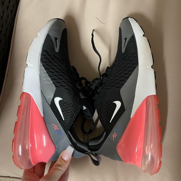 Nike Shoes - Nike air max 270